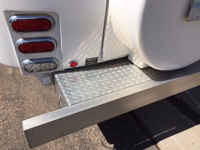 Close up of the back of the trailer in previous photos to show the silver back bumper.