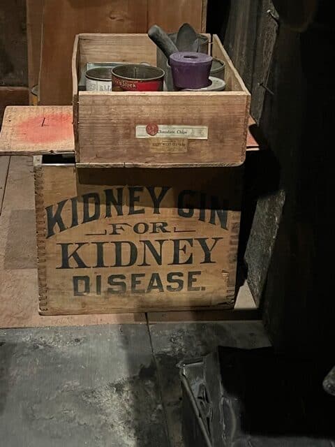 Old wooden crate with "Kidney Gin for Kidney Disease" written on the outside.